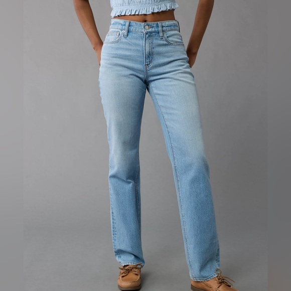 American Eagle High Waisted Mom Jeans - Picture 1 of 2